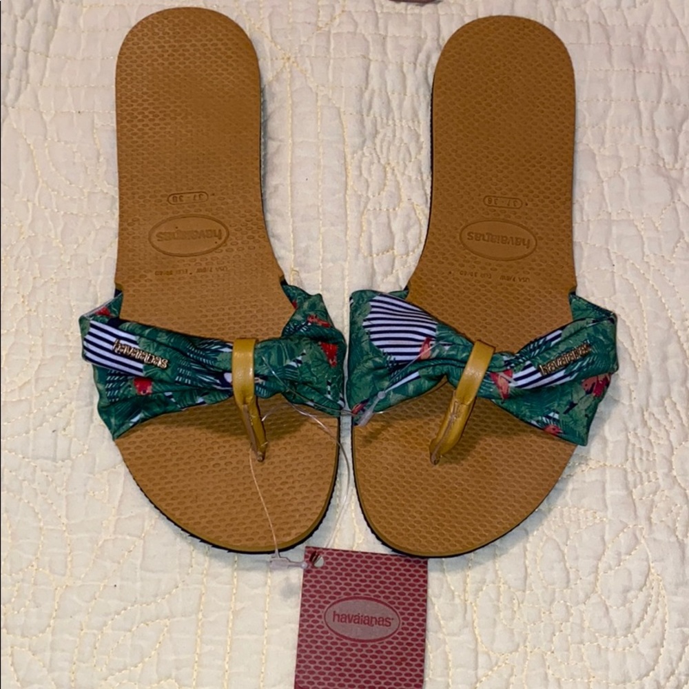 NWT Havaianas Sandals Size 7-8